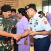 Panglima TNI, Marsekal TNI Dr. (H.C.) Hadi Tjahjanto, S.I.P mengucapkan selamat kepada Perwira TNI yang naik pangkat.